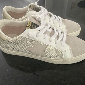 Vintage Havana Sneakers - like new